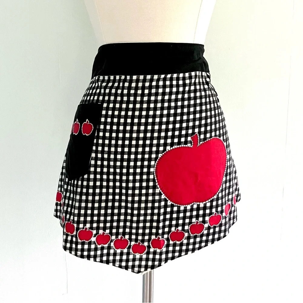 Vintage 40’s apples black & white gingham cotton feedsack apron